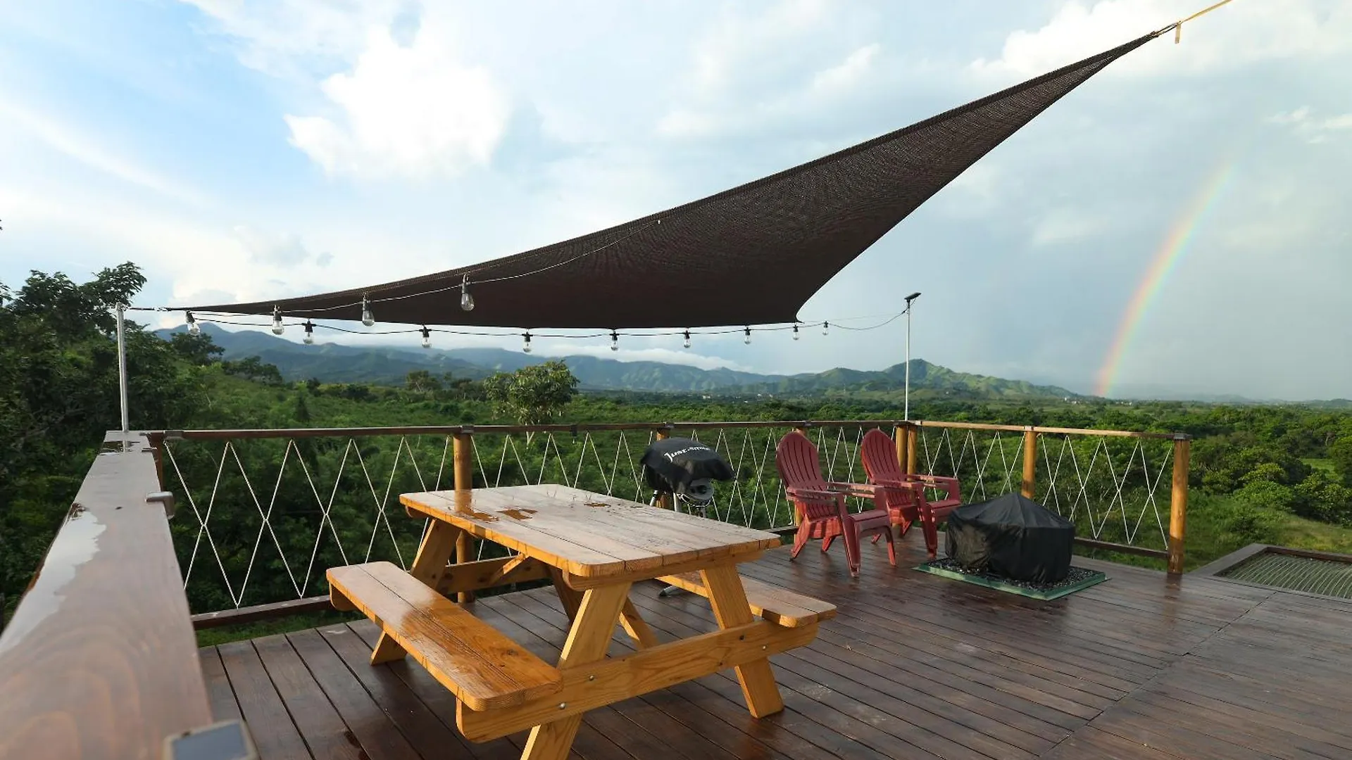 Domescape Glamping Hotel El Cedro  Luxury tent