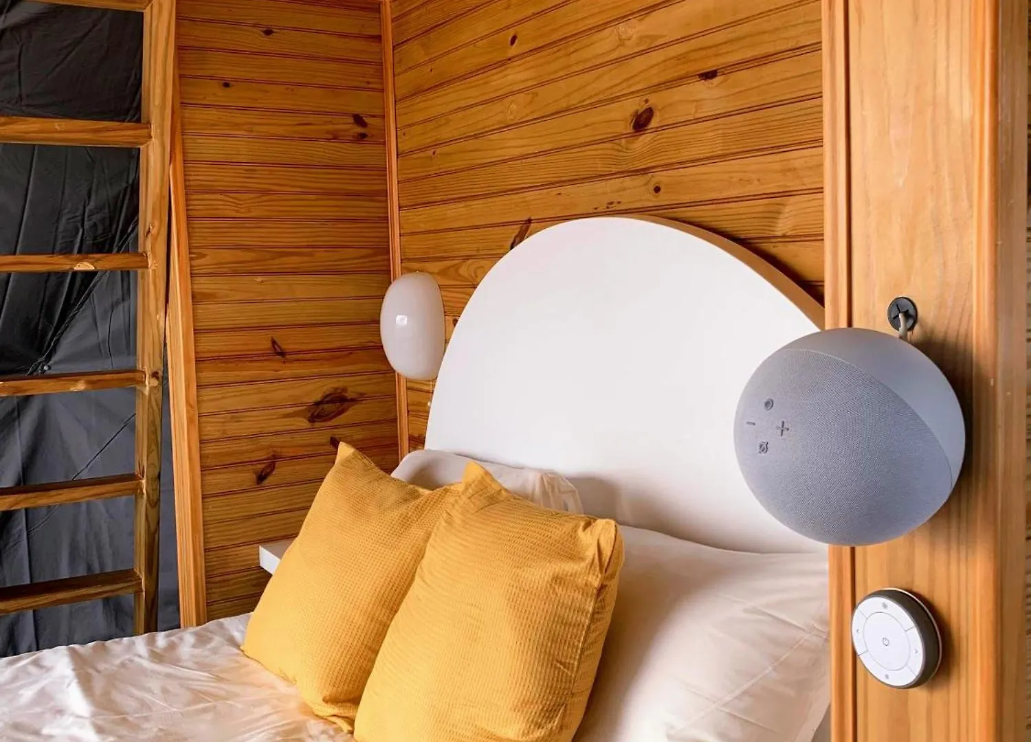 Domescape Glamping Hotel El Cedro  Luxury tent